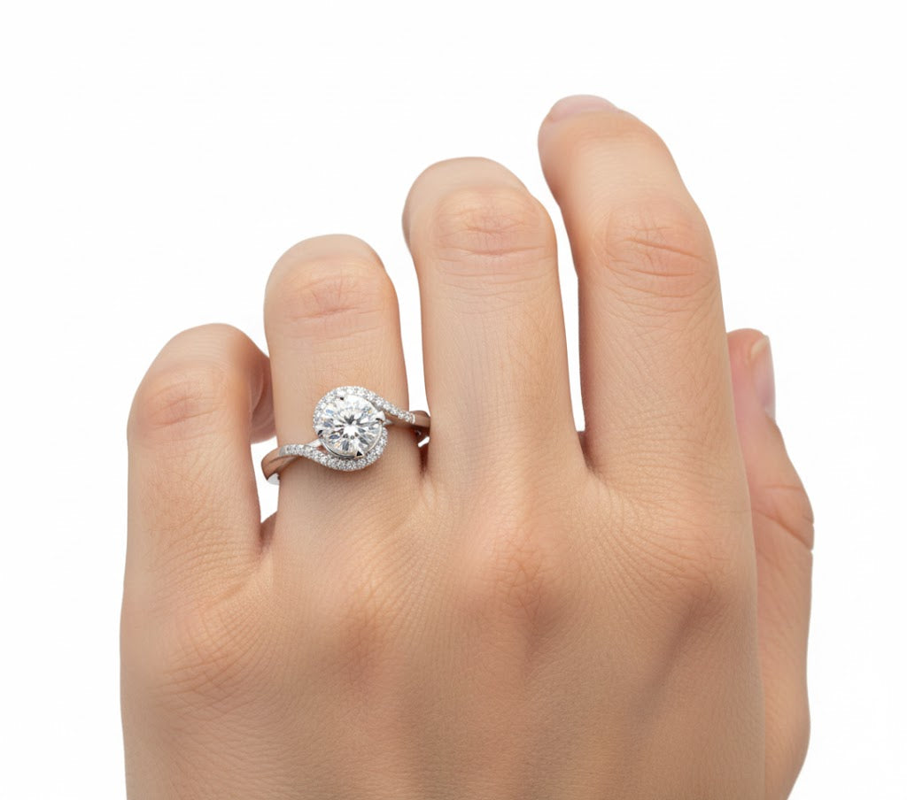 Étreinte Céleste – Bague Élégante en Zircon