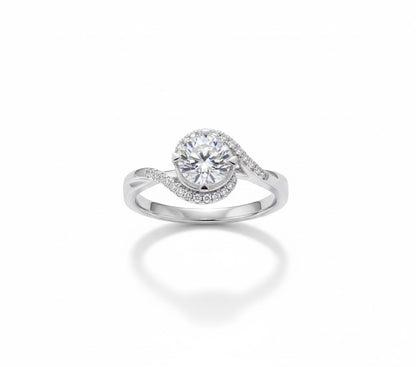 Étreinte Céleste – Bague Élégante en Zircon