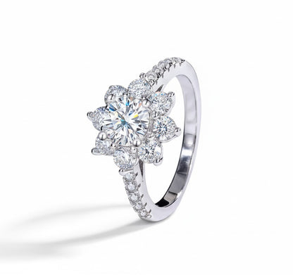 Fleur d’Éternité – Bague en Zircon Éclat Floral